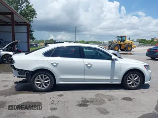 2016 Volkswagen Passat S z VIN 1VWAT7A33GC056162, wystawiony jako IAAI lot #42476725 z przebiegiem 88 872 mil mil oraz . Historia ofert i sprzedaży dostępna na DreamBid. Obrazek 14.