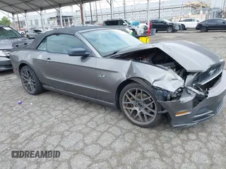 2013 Ford Mustang V6 с VIN 1ZVBP8EM8D5248243, выставлен на аукционе IAAI как лот 42429803 с пробегом 130 099 миль миль и . История ставок и продаж доступна на DreamBid. Изображение 1.