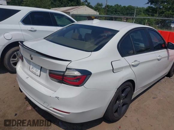 2013 BMW 3 Series 328i с VIN WBA3A5G52DNP23542, выставлен на аукционе IAAI как лот 42599708 с пробегом 169 081 миль миль и . История ставок и продаж доступна на DreamBid. Изображение 4.