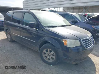 2010 Chrysler Town & Country Touring Plus z VIN 2A4RR8DX1AR321677, wystawiony jako IAAI lot #41339845 z przebiegiem 183 188 mil mil oraz . Historia ofert i sprzedaży dostępna na DreamBid. Obrazek 1.