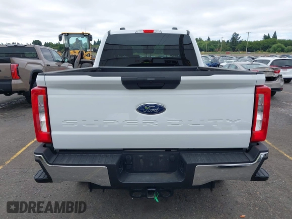 2025 Ford F-250 XL z VIN 1FT7W2BT1SED32938, wystawiony jako IAAI lot #42831510 z przebiegiem 7 496 mil mil oraz . Historia ofert i sprzedaży dostępna na DreamBid. Obrazek 17.
