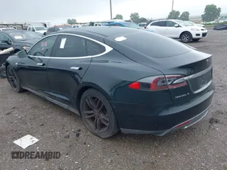 2013 Tesla Model S z VIN 5YJSA1DN2DFP07738, wystawiony jako IAAI lot #42433771 z przebiegiem 71 606 mil mil oraz . Historia ofert i sprzedaży dostępna na DreamBid. Obrazek 3.