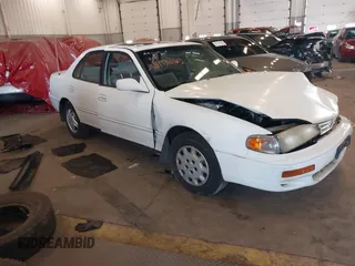 1996 Toyota Camry DX z VIN JT2BG12KXT0387324, wystawiony jako IAAI lot #41933403 z przebiegiem 237 104 mil mil oraz . Historia ofert i sprzedaży dostępna na DreamBid. Obrazek 1.