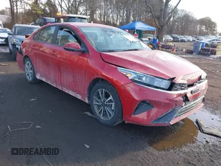 2023 Kia Forte LXS z VIN 3KPF24AD2PE640855, wystawiony jako IAAI lot #41423131 z przebiegiem 28 994 mil mil oraz . Historia ofert i sprzedaży dostępna na DreamBid. Obrazek 1.