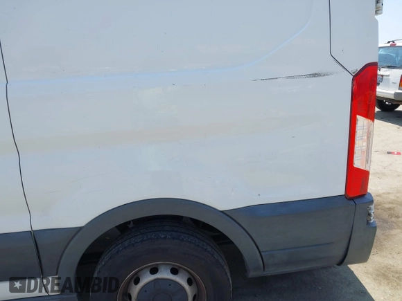2018 Ford Transit z VIN 1FTYE1YM3JKA17396, wystawiony jako IAAI lot #42575062 z przebiegiem 68 063 mil mil oraz . Historia ofert i sprzedaży dostępna na DreamBid. Obrazek 18.