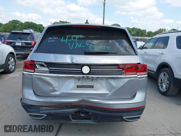 2024 Volkswagen Atlas SE z VIN 1V2WR2CA3RC567572, wystawiony jako IAAI lot #42042562 z przebiegiem 28 684 mil mil oraz . Historia ofert i sprzedaży dostępna na DreamBid. Obrazek 16.