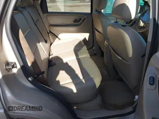 2007 Ford Escape Limited with VIN 1FMYU94197KA10762, listed as a IAAI auction lot 41971250 with 157,413 mi miles. Bid and sale history available at carsss.com. Image 8.