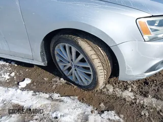 2014 Volkswagen Jetta TDI w/Premium/Nav z VIN 3VWLL7AJXEM382611, wystawiony jako IAAI lot #41609335 z przebiegiem 120 000 mil mil oraz . Historia ofert i sprzedaży dostępna na DreamBid. Obrazek 6.