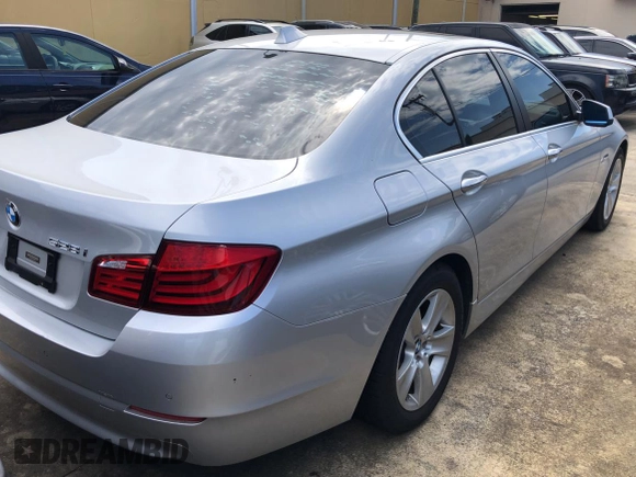 2013 BMW 5 Series 528i with VIN WBAXG5C5XDD233958, listed as a Copart auction lot 68722414 with 103,543 mi miles and . Bid and sale history available at carsss.com. Image 4.