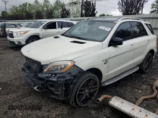 2013 Mercedes-Benz M 63 AMG z VIN 4JGDA7EB4DA215717, wystawiony jako Copart lot #57275275 z przebiegiem 97 013 mil mil oraz Szkoda całkowita • Salvage title. Historia ofert i sprzedaży dostępna na DreamBid. Obrazek 1.