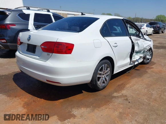 2014 Volkswagen Jetta SE z VIN 3VWD17AJ5EM267330, wystawiony jako IAAI lot #42003039 z przebiegiem 153 591 mil mil oraz . Historia ofert i sprzedaży dostępna na DreamBid. Obrazek 4.