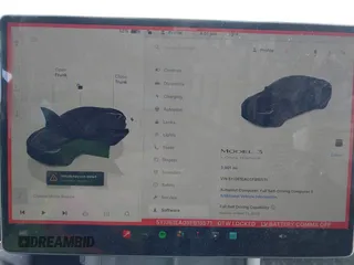2025 Tesla Model 3 Long Range z VIN 5YJ3E1EA0SF915571, wystawiony jako IAAI lot #42247609 z przebiegiem 3 901 mil mil oraz . Historia ofert i sprzedaży dostępna na DreamBid. Obrazek 7.