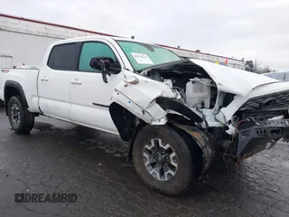 2021 Toyota Tacoma SR5 z VIN 3TMDZ5BN1MM100575, wystawiony jako IAAI lot #41516274 z przebiegiem 61 974 mil mil oraz . Historia ofert i sprzedaży dostępna na DreamBid. Obrazek 1.