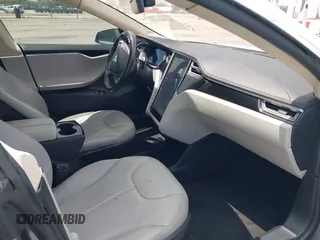 2014 Tesla Model S 60 with VIN 5YJSA1H12EFP39582, listed as a IAAI auction lot 42545143 with 117,383 mi miles and . Bid and sale history available at DreamBid. Image 5.