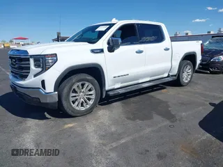 2023 GMC Sierra 1500 SLT z VIN 3GTUUDE86PG103392, wystawiony jako IAAI lot #42272800 z przebiegiem 25 545 mil mil oraz . Historia ofert i sprzedaży dostępna na DreamBid. Obrazek 18.