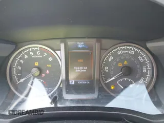 2020 Toyota Tacoma SR5 z VIN 5TFCZ5AN5LX231157, wystawiony jako IAAI lot #42045534 z przebiegiem 84 099 mil mil oraz . Historia ofert i sprzedaży dostępna na DreamBid. Obrazek 7.