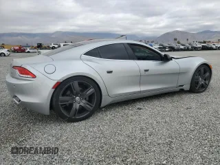 2012 Fisker Karma EcoChic z VIN YH4K16AA0CA000133, wystawiony jako Copart lot #82445934 z przebiegiem 104 427 mil mil oraz Szkody całkowita. Historia ofert i sprzedaży dostępna na DreamBid. Obrazek 3.