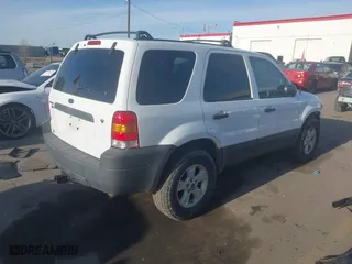 2005 Ford Escape XLT with VIN 1FMYU93175KE47383, listed as a IAAI auction lot 41967643 with 153,036 mi miles. Bid and sale history available at carsss.com. Image 4.