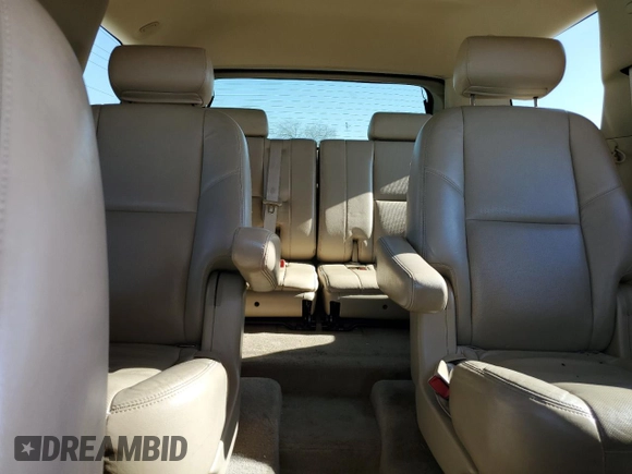 2010 Cadillac Escalade z VIN 1GYUCAEF6AR137334, wystawiony jako Copart lot #87474464 z przebiegiem 247 190 mil mil oraz Czysty tytuł • Clean title. Historia ofert i sprzedaży dostępna na DreamBid. Obrazek 10.