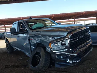 2022 Ram 2500 Big Horn z VIN 3C6UR5DLXNG306254, wystawiony jako IAAI lot #42191332 z przebiegiem 54 189 mil mil oraz . Historia ofert i sprzedaży dostępna na DreamBid. Obrazek 6.
