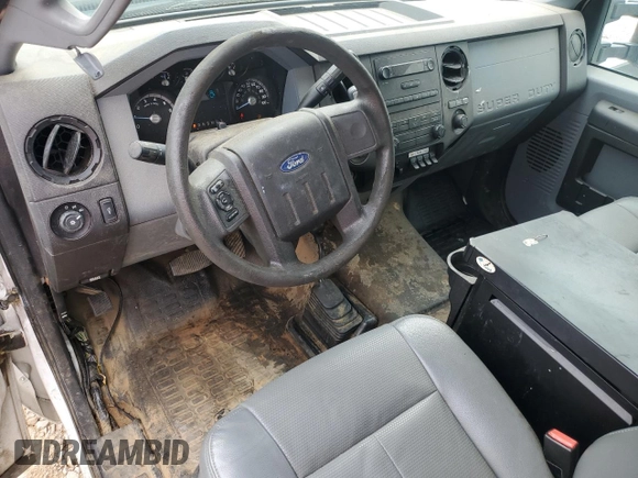 2013 Ford F-250 XL z VIN 1FTBF2B69DEB31067, wystawiony jako Copart lot #55297915 z przebiegiem 267 002 mil mil oraz Czysty tytuł • Clean title. Historia ofert i sprzedaży dostępna na DreamBid. Obrazek 8.