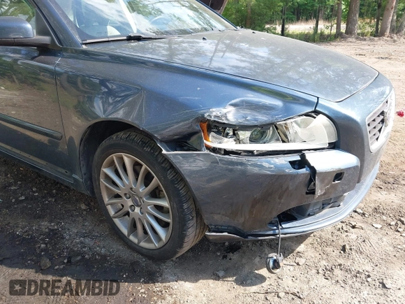 2010 Volvo S40 с VIN YV1390MS9A2490226, выставлен на аукционе IAAI как лот 42234235 с пробегом 111 765 миль миль и . История ставок и продаж доступна на DreamBid. Изображение 6.