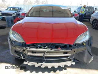 2013 Tesla Model S with VIN 5YJSA1DN8DFP25774, listed as a IAAI auction lot 41998095 with 135,671 mi miles and . Bid and sale history available at carsss.com. Image 13.