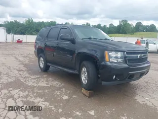 2014 Chevrolet Tahoe LT z VIN 1GNSKBE02ER133795, wystawiony jako IAAI lot #42335322 z przebiegiem 217 292 mil mil oraz . Historia ofert i sprzedaży dostępna na DreamBid. Obrazek 1.