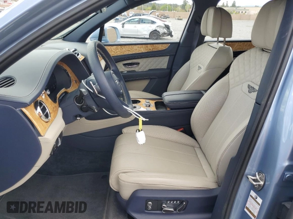 2022 Bentley Bentayga V8 z VIN SJAAM2ZV9NC016403, wystawiony jako Copart lot #51584975 z przebiegiem 4 462 mil mil oraz Szkoda całkowita • Salvage title. Historia ofert i sprzedaży dostępna na DreamBid. Obrazek 7.