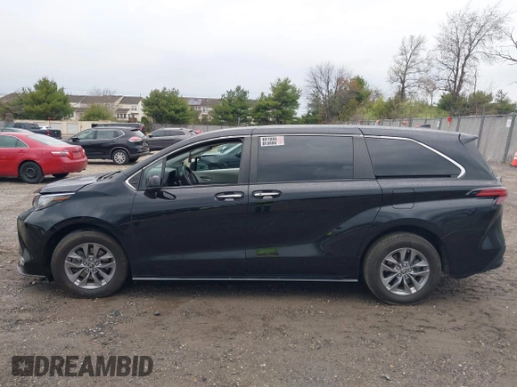 2022 Toyota Sienna XLE with VIN 5TDYRKEC3NS111265, listed as a IAAI auction lot 42041080 with 114,667 mi miles and . Bid and sale history available at DreamBid. Image 14.