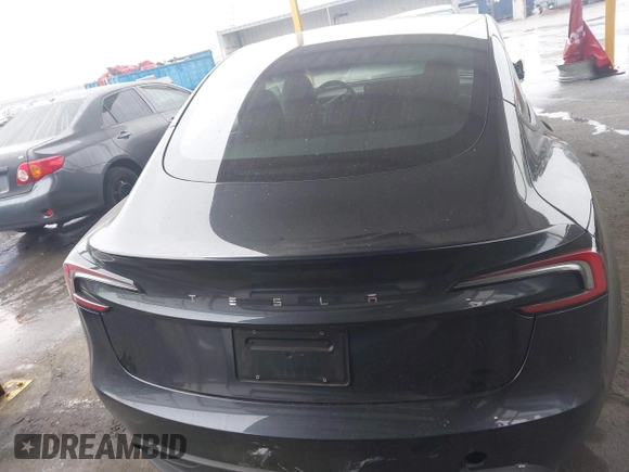 2024 Tesla Model 3 z VIN 5YJ3E1EA3RF737102, wystawiony jako IAAI lot #41562661 z przebiegiem 9 638 mil mil oraz . Historia ofert i sprzedaży dostępna na DreamBid. Obrazek 16.