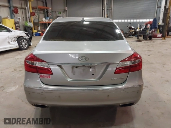 2013 Hyundai Genesis 3.8L with VIN KMHGC4DD5DU250581, listed as a IAAI auction lot 41531115 with 1 mi miles. Bid and sale history available at carsss.com. Image 17.