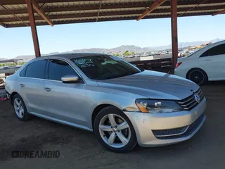 2013 Volkswagen Passat SE z VIN 1VWBP7A31DC120803, wystawiony jako IAAI lot #42141165 z przebiegiem 84 430 mil mil oraz . Historia ofert i sprzedaży dostępna na DreamBid. Obrazek 1.