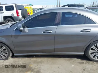 2017 Mercedes-Benz CLA 250 z VIN WDDSJ4EB7HN490559, wystawiony jako IAAI lot #41934154 z przebiegiem Nie podano mil oraz . Historia ofert i sprzedaży dostępna na DreamBid. Obrazek 14.