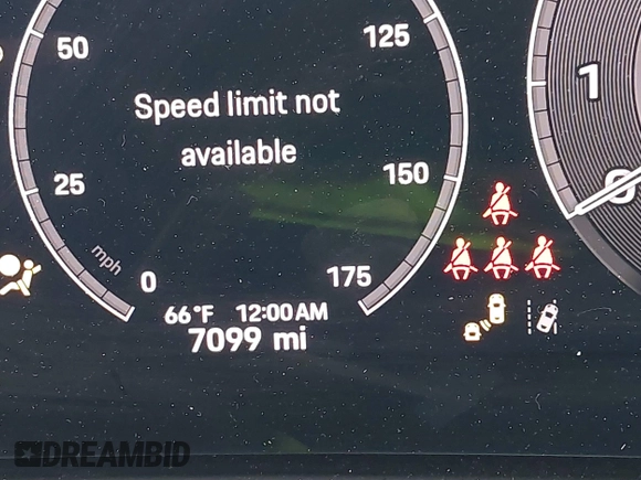 2025 Porsche Cayenne z VIN WP1BA2AY4SDA29016, wystawiony jako IAAI lot #41899275 z przebiegiem 7 099 mil mil oraz . Historia ofert i sprzedaży dostępna na DreamBid. Obrazek 15.