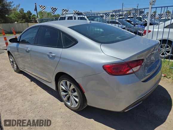 2015 Chrysler 200 S z VIN 1C3CCCBBXFN557714, wystawiony jako Copart lot #57481985 z przebiegiem 87 084 mil mil oraz Czysty tytuł • Clean title. Historia ofert i sprzedaży dostępna na DreamBid. Obrazek 3.