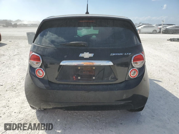 2012 Chevrolet Sonic LTZ z VIN 1G1JE6SH9C4130554, wystawiony jako Copart lot #45020925 z przebiegiem 152 038 mil mil oraz Czysty tytuł • Clean title. Historia ofert i sprzedaży dostępna na DreamBid. Obrazek 6.