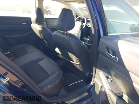 2019 Nissan Altima 2.5 SR with VIN 1N4BL4CV2KN319426, listed as a IAAI auction lot 40690601 with 98,875 mi miles. Bid and sale history available at carsss.com. Image 8.