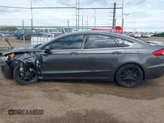 2019 Ford Fusion SE with VIN 3FA6P0HD3KR171749, listed as a IAAI auction lot 40298552 with 70,784 mi miles. Bid and sale history available at carsss.com. Image 14.