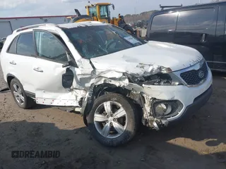 2013 Kia Sorento EX with VIN 5XYKU3A68DG333340, listed as a IAAI auction lot 41680880 with 207,570 mi miles. Bid and sale history available at carsss.com. Image 1.