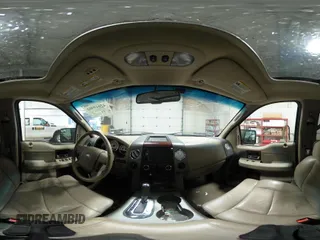 2008 Ford F-150 XLT с VIN 1FTPW14V18FB42925, выставлен на аукционе IAAI как лот 42619962 с пробегом 162 077 миль миль и . История ставок и продаж доступна на DreamBid. Изображение 18.