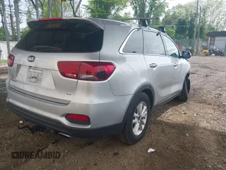 2019 Kia Sorento LX z VIN 5XYPGDA58KG482726, wystawiony jako IAAI lot #42192199 z przebiegiem 79 545 mil mil oraz . Historia ofert i sprzedaży dostępna na DreamBid. Obrazek 4.
