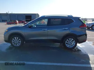 2018 Nissan Rogue SV z VIN JN8AT2MV0JW301660, wystawiony jako IAAI lot #41917845 z przebiegiem 112 416 mil mil oraz . Historia ofert i sprzedaży dostępna na DreamBid. Obrazek 14.