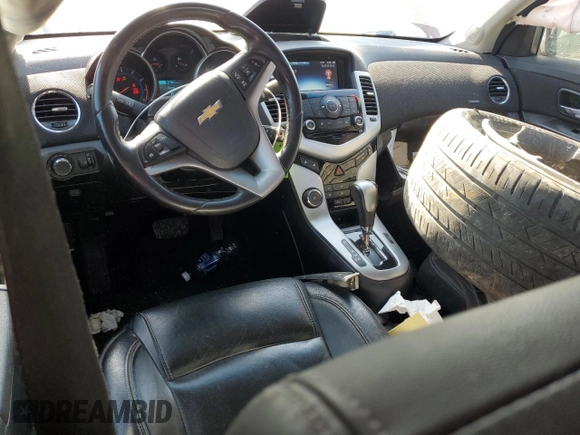 2014 Chevrolet Cruze 2LT z VIN 1G1PE5SB5E7400168, wystawiony jako Copart lot #55174525 z przebiegiem 162 785 mil mil oraz Nie do naprawy • Non repairable. Historia ofert i sprzedaży dostępna na DreamBid. Obrazek 8.