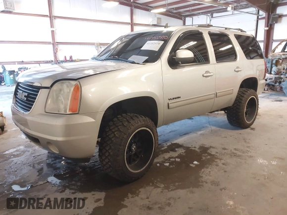 2012 GMC Yukon SLT with VIN 1GKS2CE03CR134986, listed as a IAAI auction lot 41352570 with 141,098 mi miles. Bid and sale history available at carsss.com. Image 18.