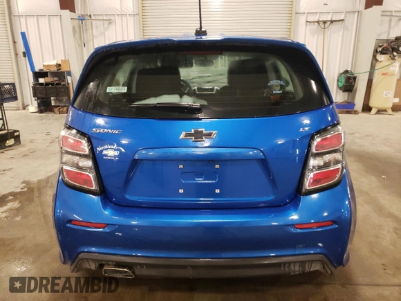2018 Chevrolet Sonic LT z VIN 1G1JD6SH3J4105391, wystawiony jako Copart lot #47450685 z przebiegiem 69 558 mil mil oraz Nie do naprawy • Non repairable. Historia ofert i sprzedaży dostępna na DreamBid. Obrazek 6.