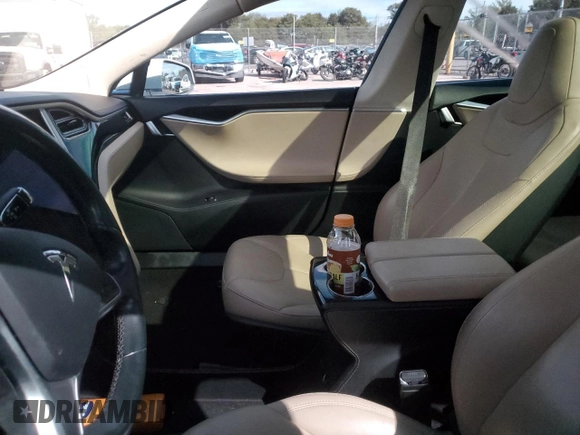 2014 Tesla Model S 60 z VIN 5YJSA1H19EFP37392, wystawiony jako Copart lot #57347625 z przebiegiem Nie podano mil oraz Szkoda całkowita • Salvage title. Historia ofert i sprzedaży dostępna na DreamBid. Obrazek 8.
