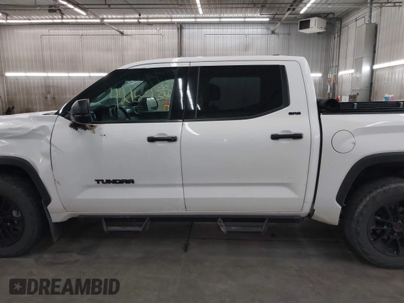 2022 Toyota Tundra SR5 с VIN 5TFLA5DBXNX029202, выставлен на аукционе IAAI как лот 42152386 с пробегом 61 454 миль миль и . История ставок и продаж доступна на DreamBid. Изображение 14.