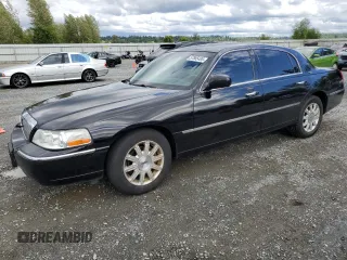 2008 Lincoln Town Car Limited z VIN 2LNHM82W58X651124, wystawiony jako Copart lot #57885485 z przebiegiem 244 887 mil mil oraz Tytuł czysty. Historia ofert i sprzedaży dostępna na DreamBid. Obrazek 1.