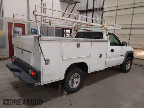 2004 GMC Sierra 1500 with VIN 1GDHC24U94E215240, listed as a IAAI auction lot 41332466 with 104,000 mi miles and . Bid and sale history available at DreamBid. Image 4.
